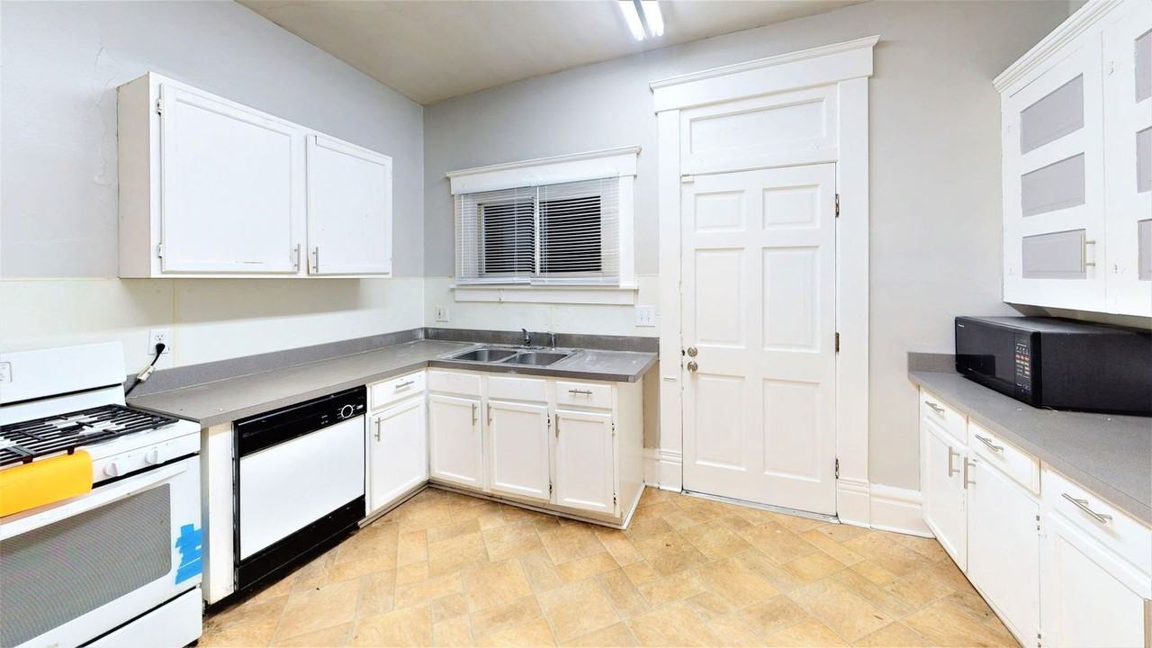 1410 Indianola Ave - Photo 3 of 8