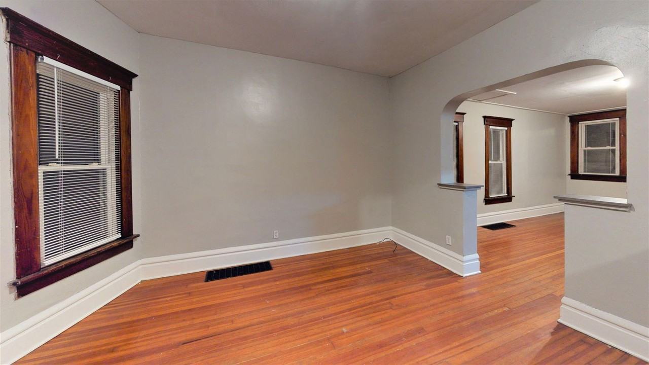 1410 Indianola Ave - Photo 5 of 8