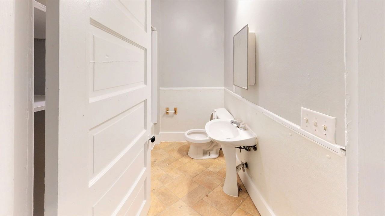 1410 Indianola Ave - Photo 6 of 8