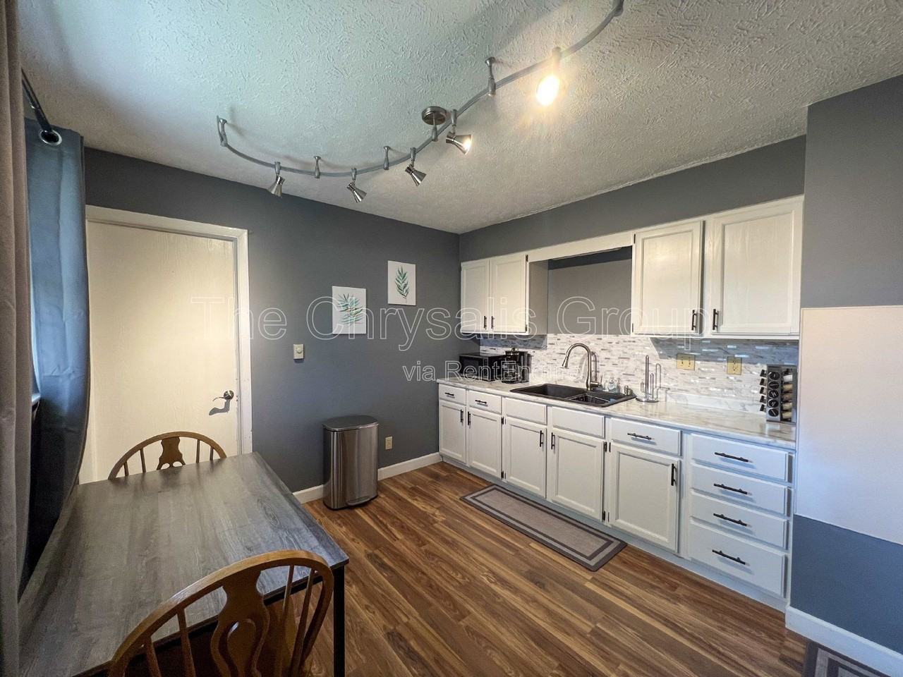 1924 Ottawa Ave - Photo 2 of 10