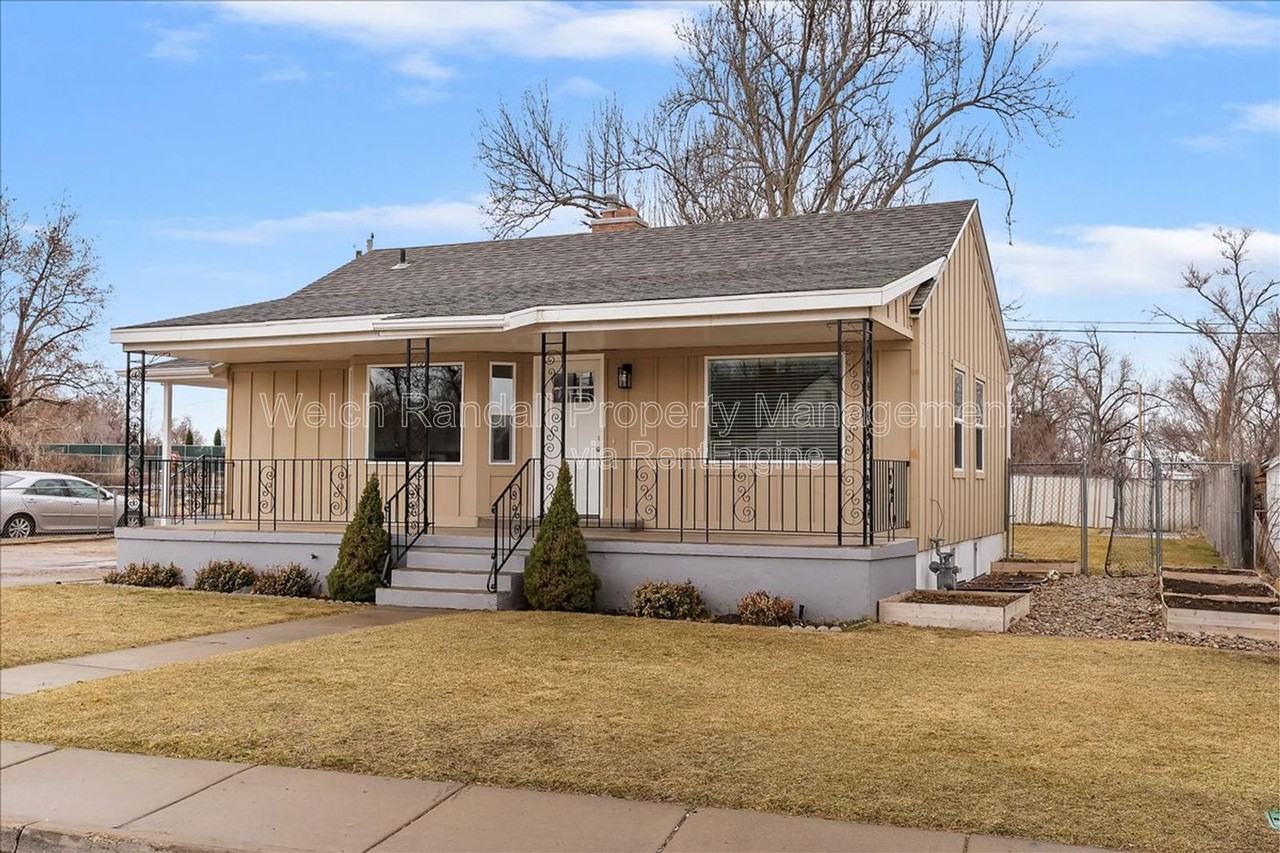 153 Country Club Dr - Photo 2 of 36