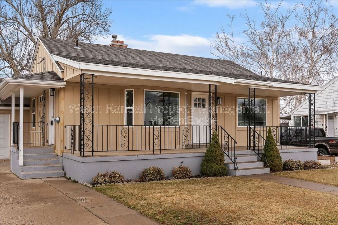 153 Country Club Dr - Photo 4 of 36