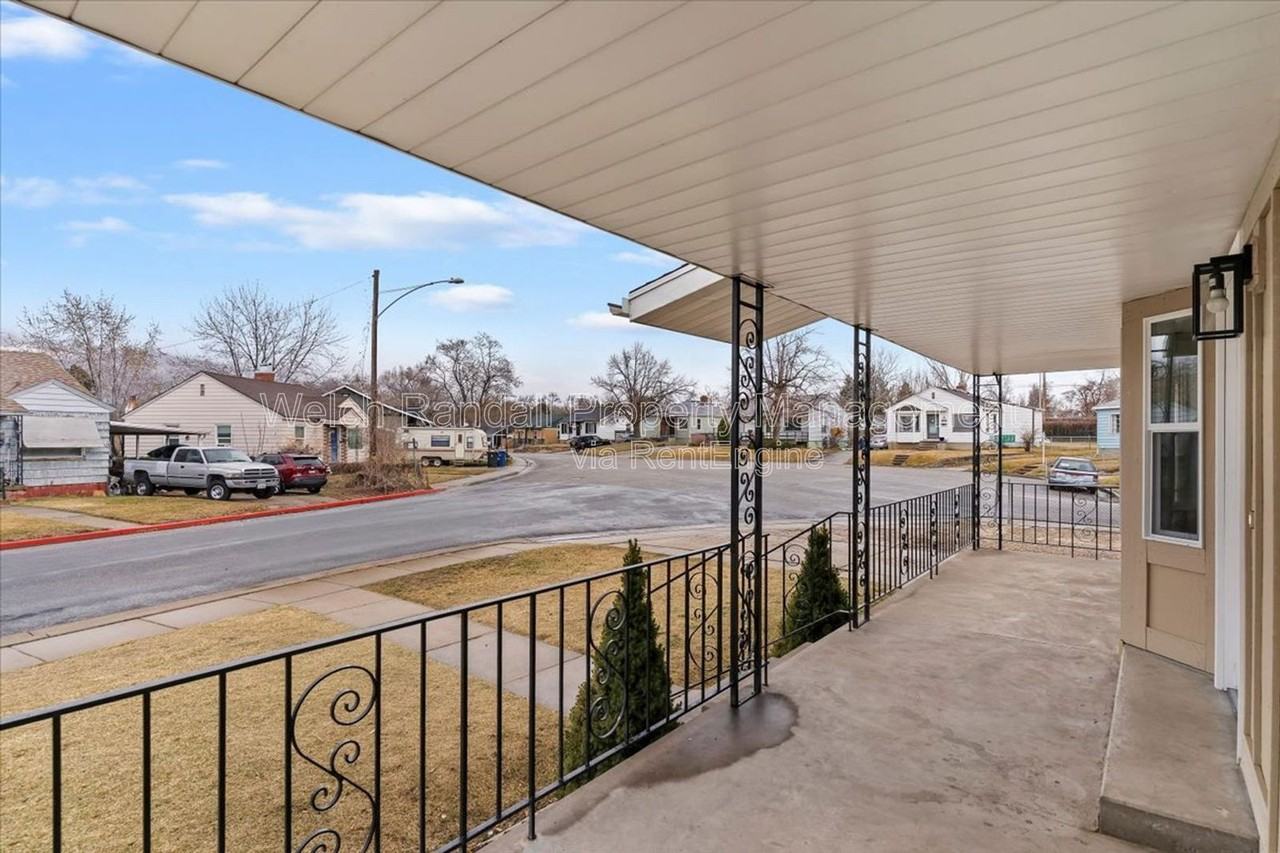 153 Country Club Dr - Photo 5 of 36