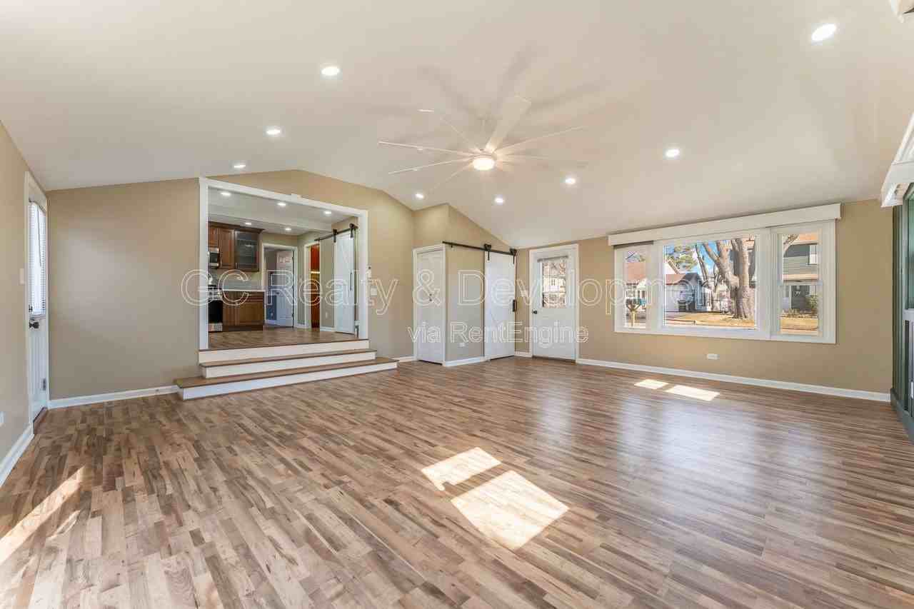 72 Clover Dr - Photo 4 of 24