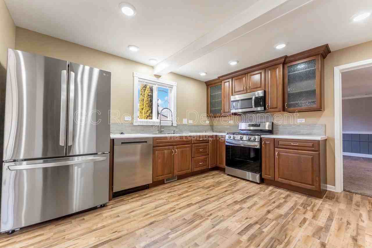 72 Clover Dr - Photo 6 of 24