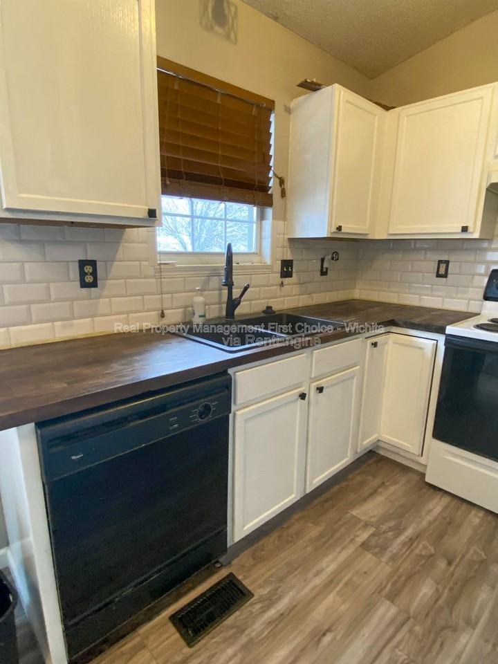 10802 W Carr Ave - Photo 4 of 27