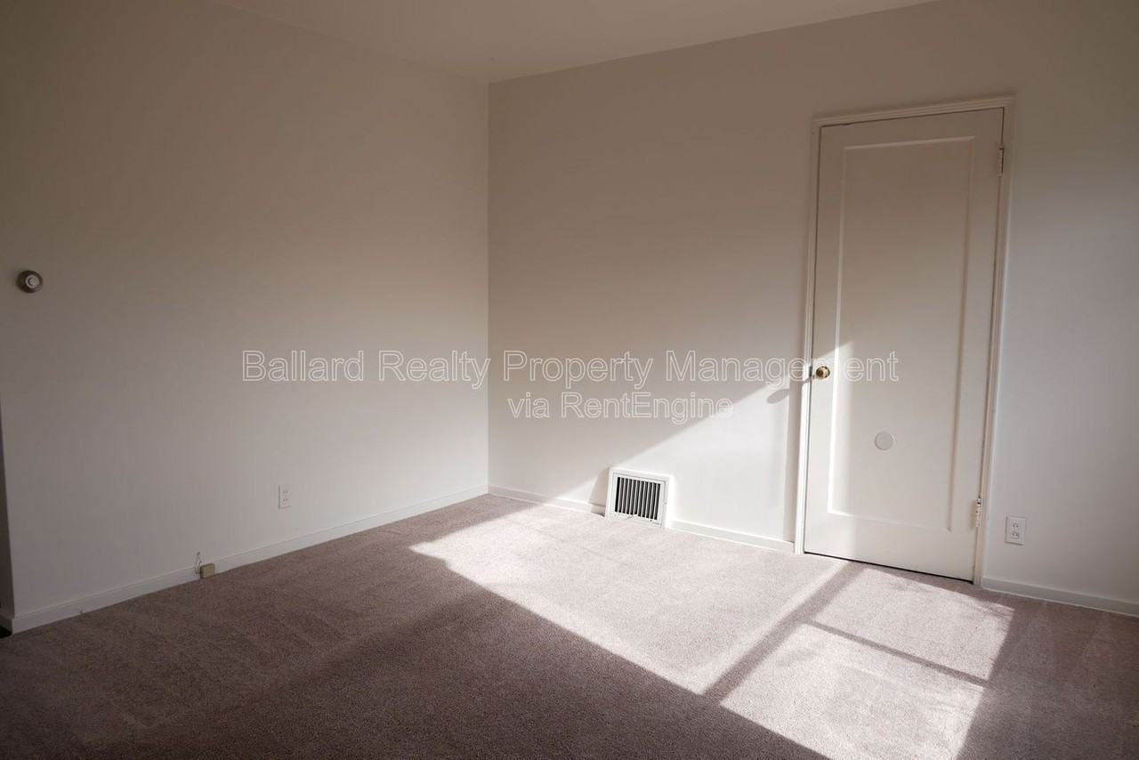 1408 Nw 61st St - Photo 3 of 18