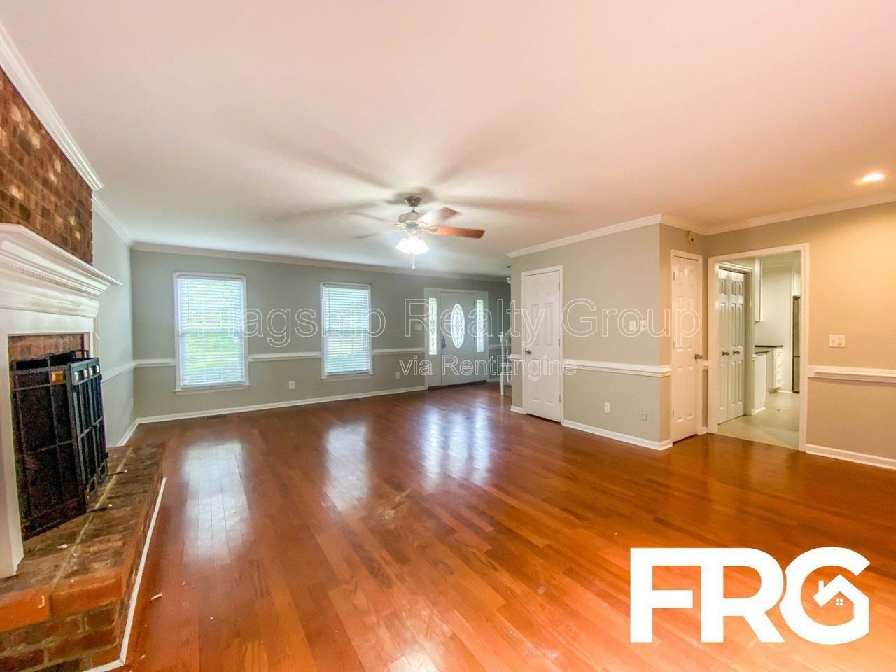 305 Smith Pl - Photo 3 of 33