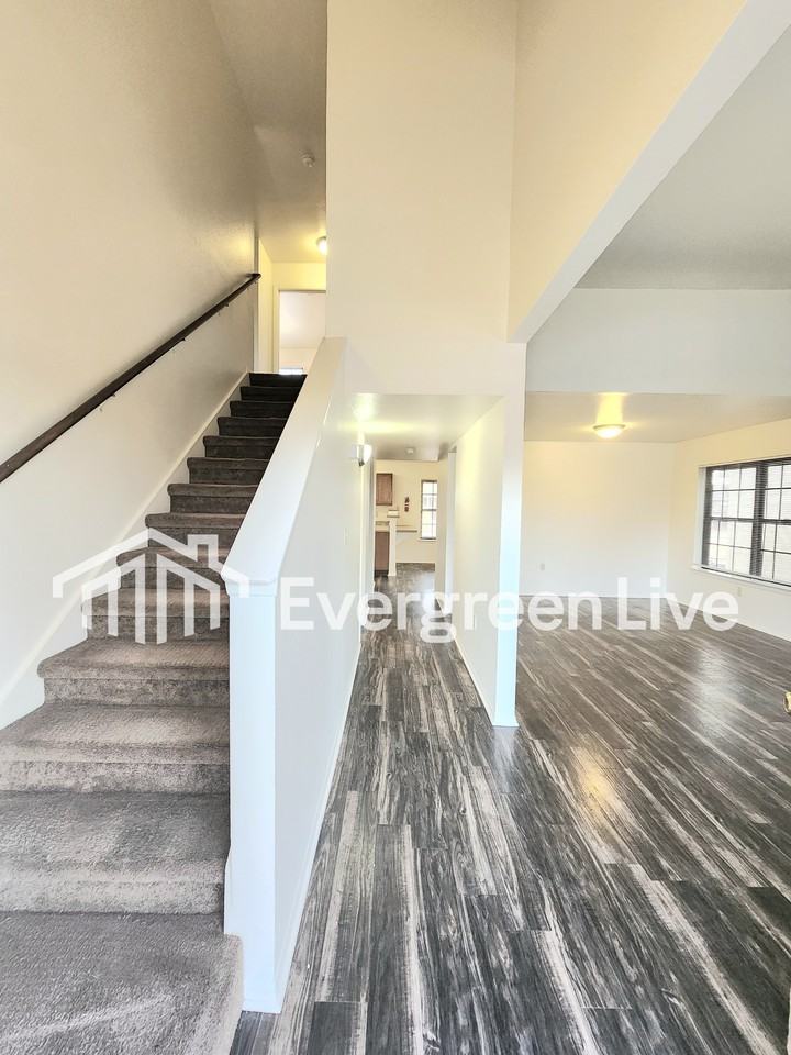 216 Crusader Ct - Photo 2 of 21