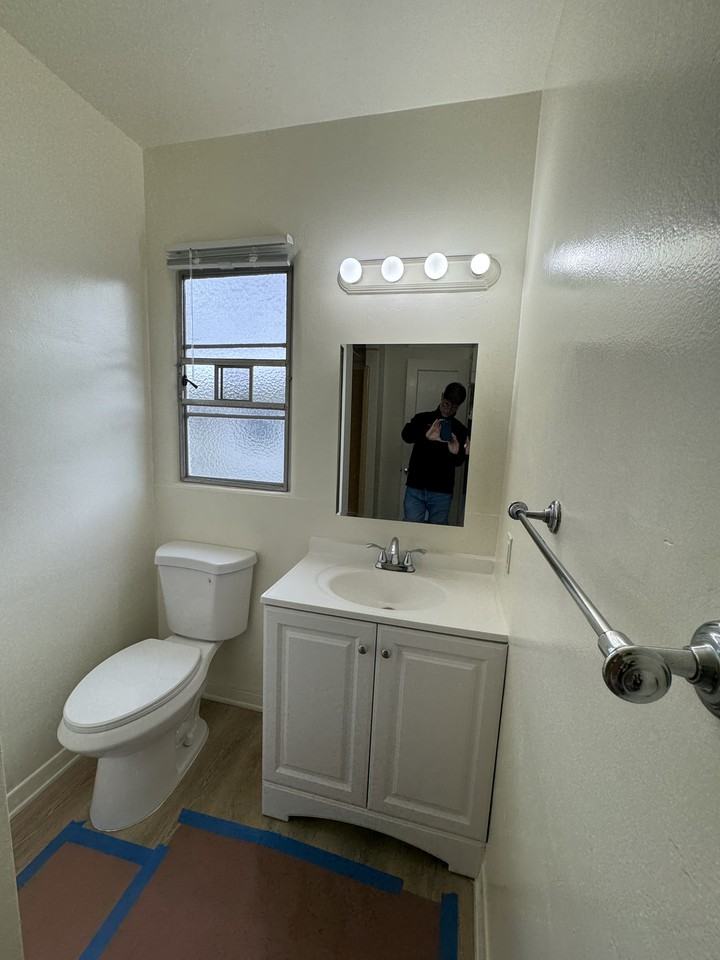 562 N Mariposa Ave #5 - Photo 3 of 10