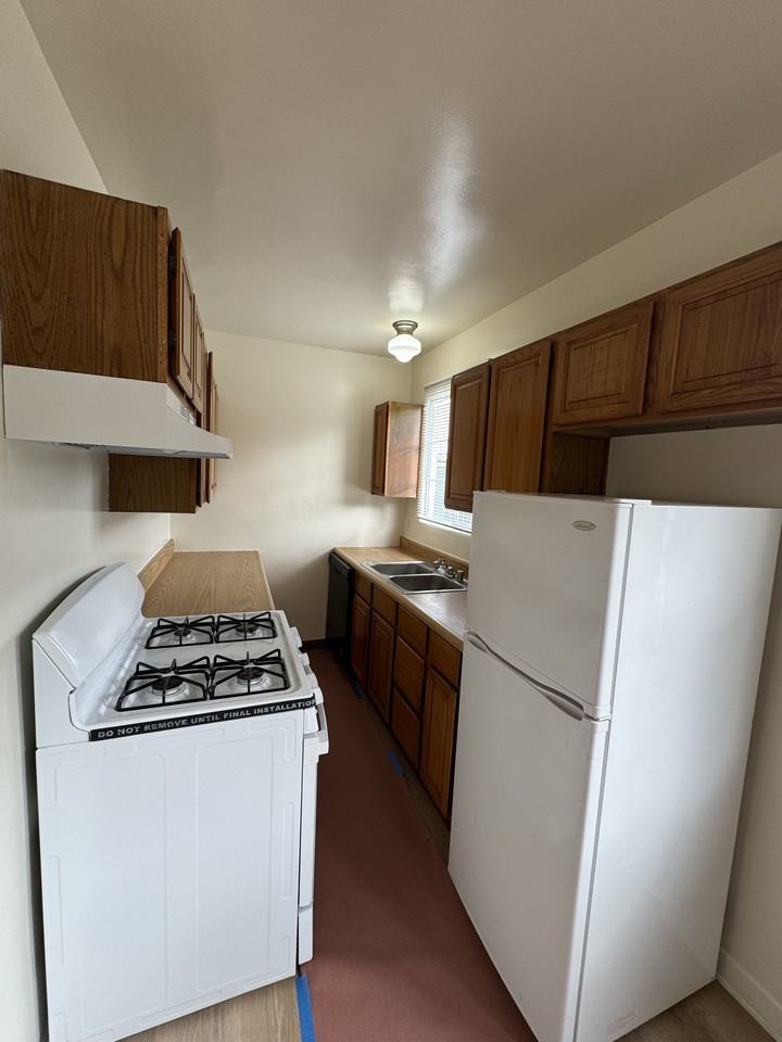 562 N Mariposa Ave #5 - Photo 5 of 10