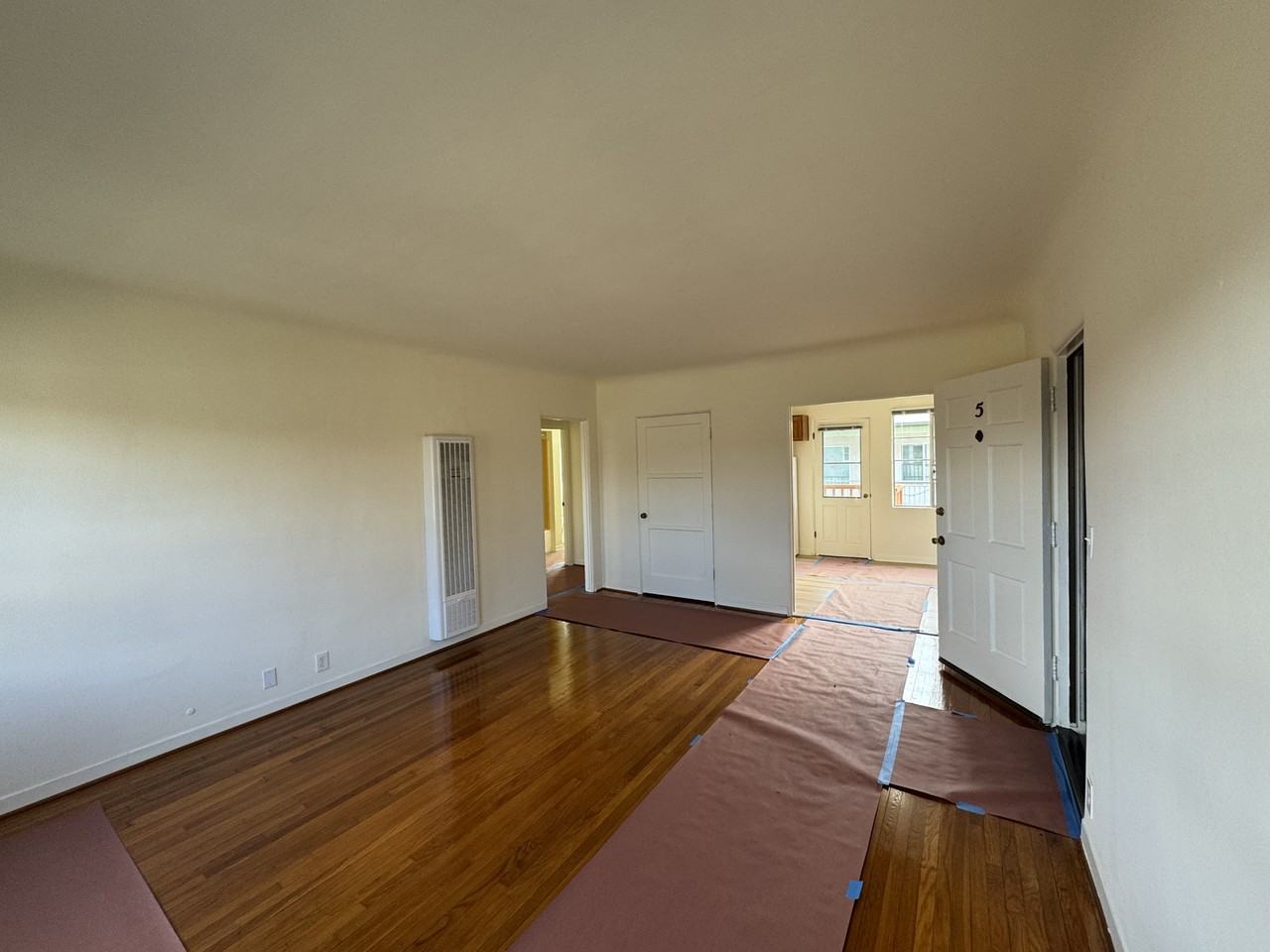 562 N Mariposa Ave #5 - Photo 6 of 10