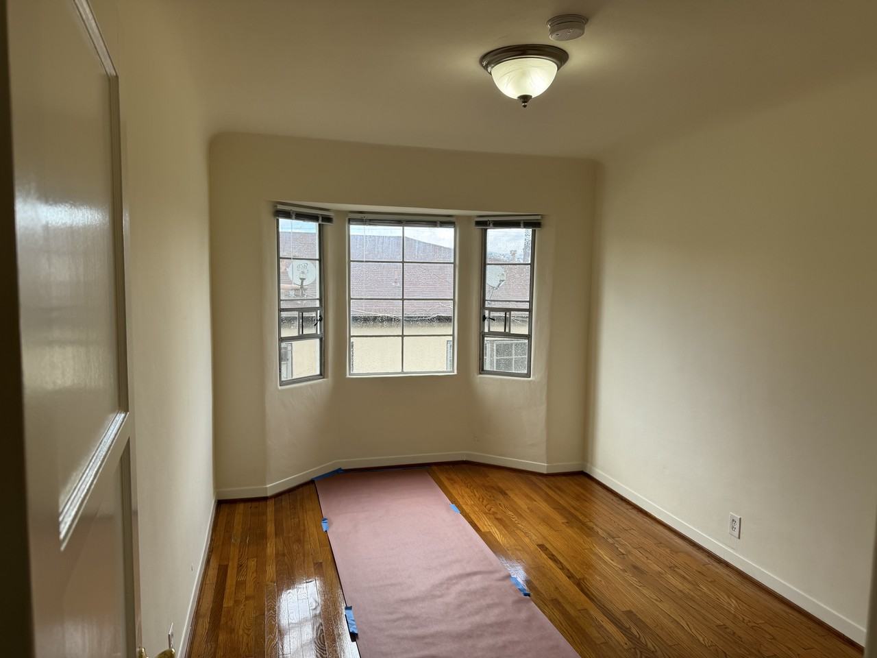 562 N Mariposa Ave #5 - Photo 7 of 10