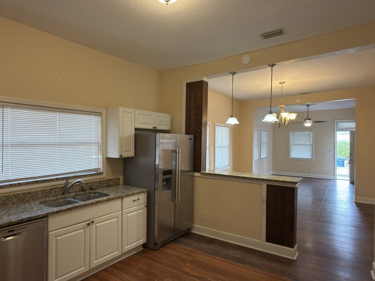 2528 W Saint John St - Photo 2 of 23