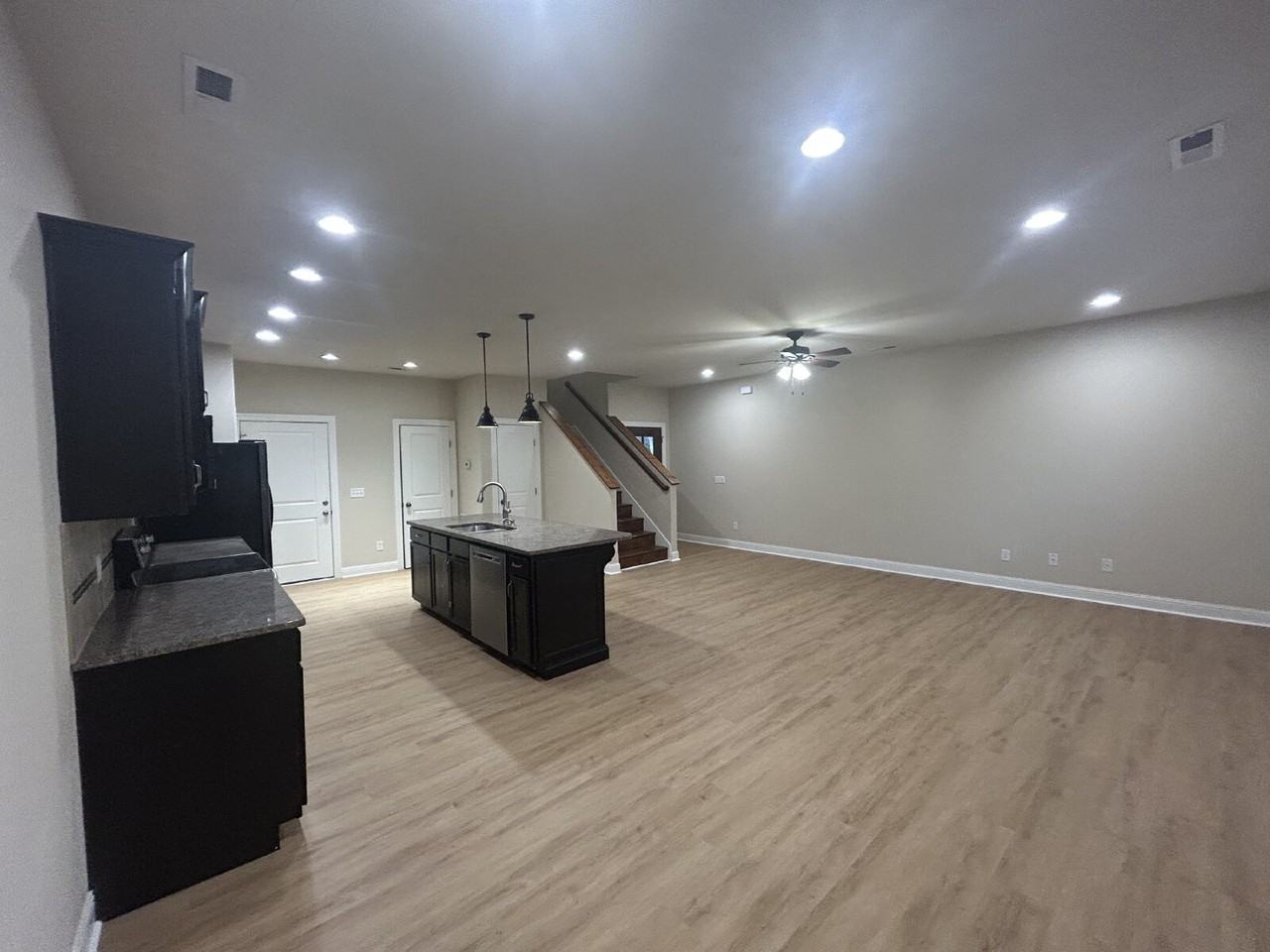 613 Cooper Sq - Photo 3 of 26