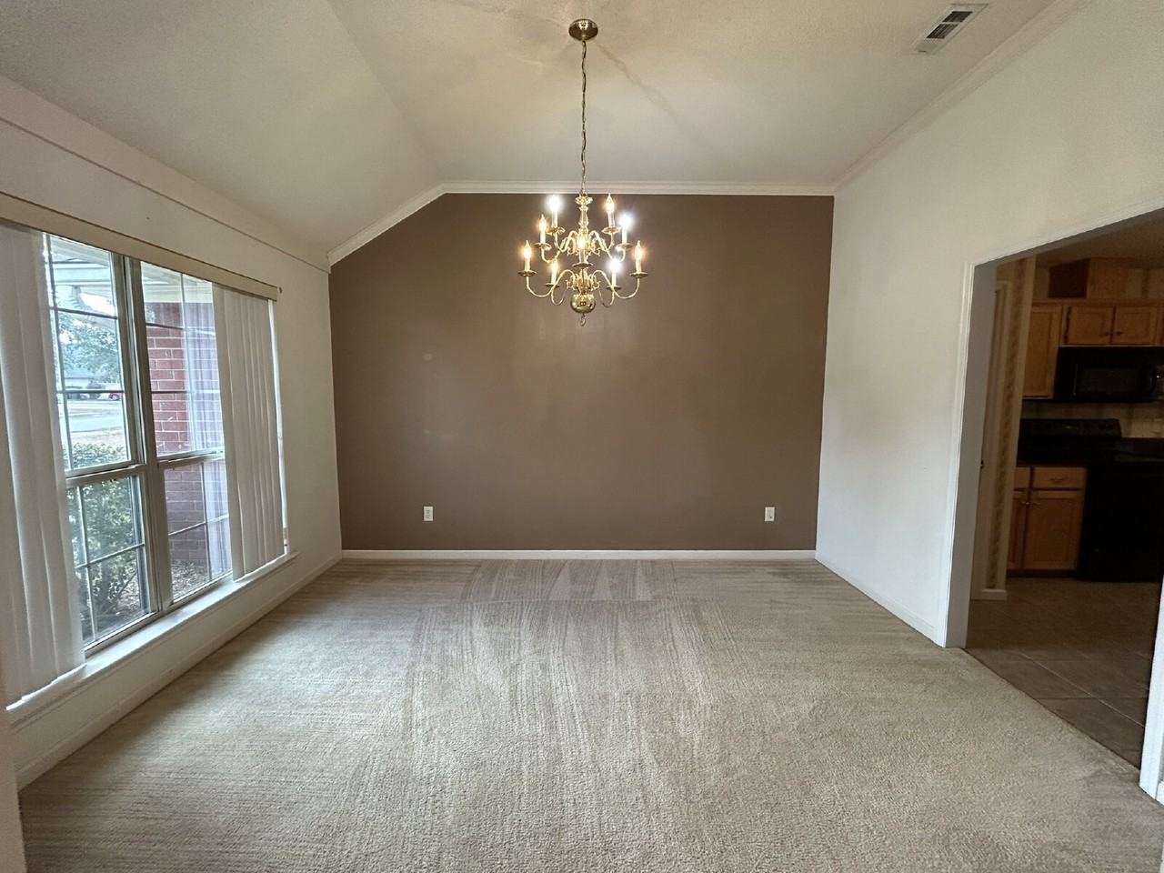 219 Wentworth Way - Photo 4 of 18