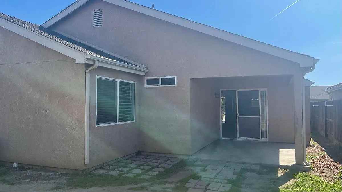 2138 W Solis St - Photo 3 of 3