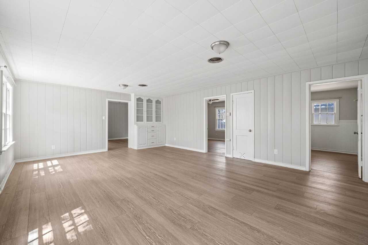 1912 22nd St - Photo 3 of 21