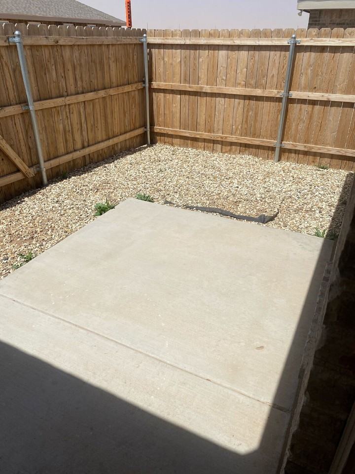 1303 N Clinton Ave - Photo 4 of 24