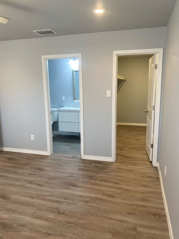 1303 N Clinton Ave - Photo 6 of 24