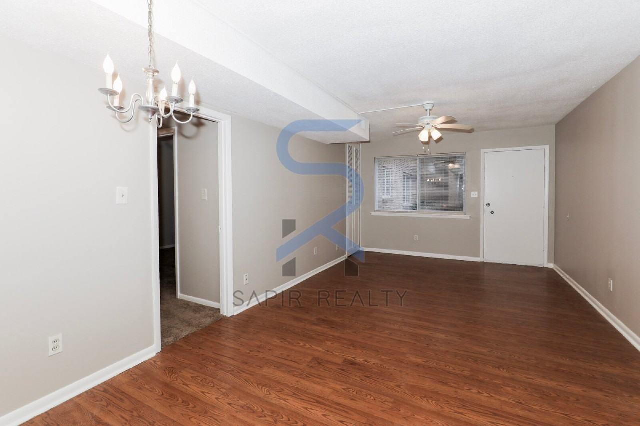 3300 College St Apt 11 - Photo 2 of 12