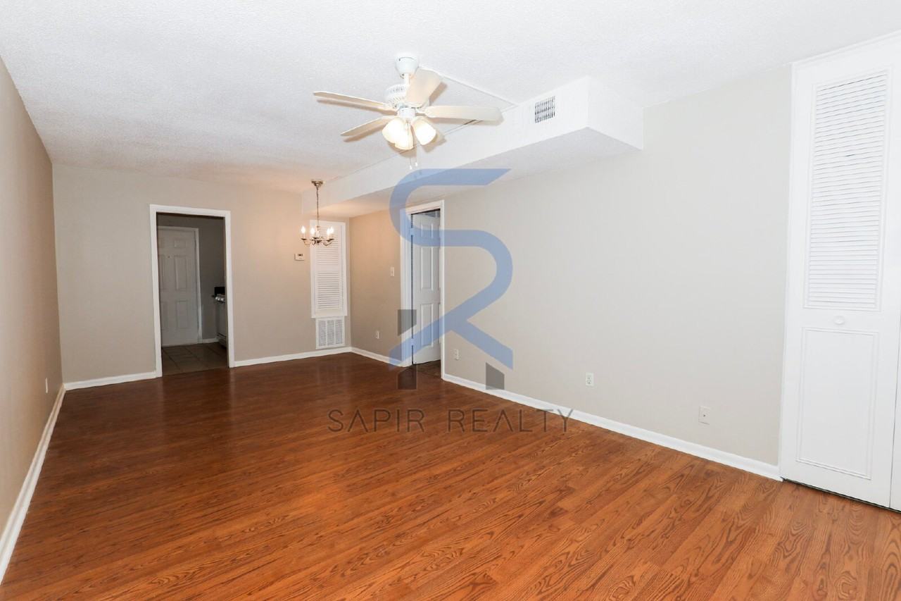 3300 College St Apt 11 - Photo 3 of 12