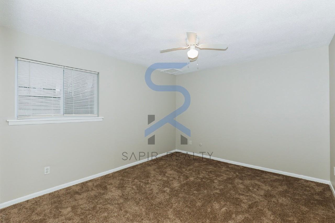 3300 College St Apt 11 - Photo 7 of 12