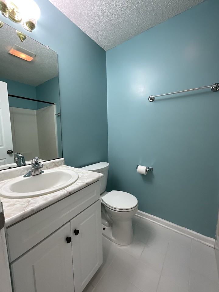 452 Lemans Dr - Photo 5 of 33