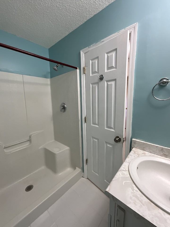 452 Lemans Dr - Photo 6 of 33