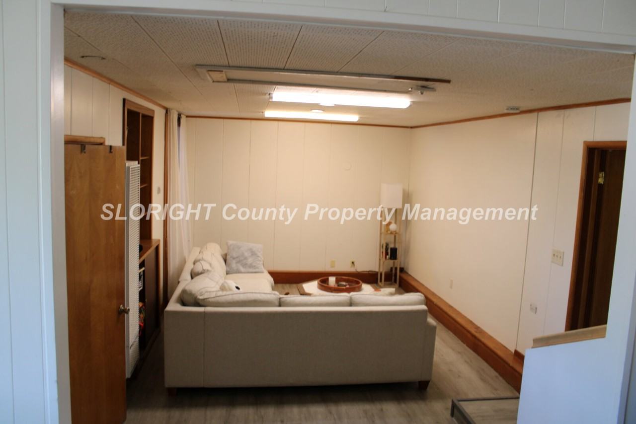 577 Princeton Pl - Photo 3 of 13