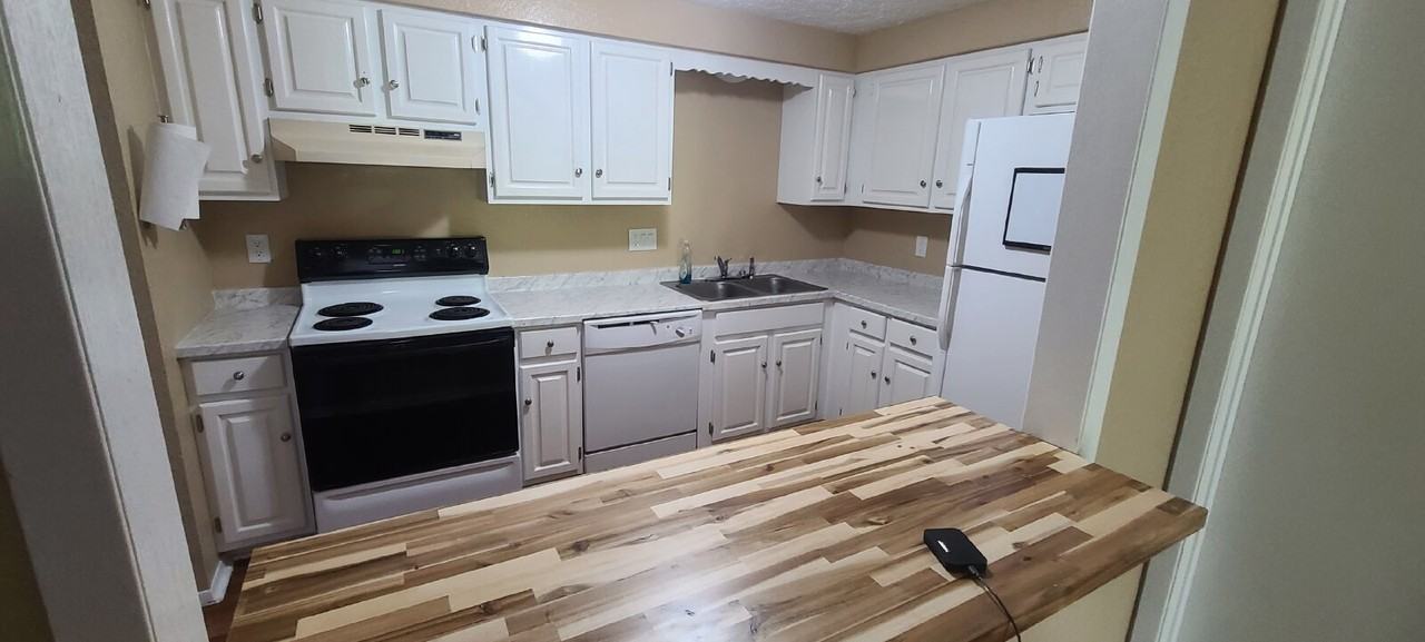 315 Meadow Ln - Photo 2 of 19