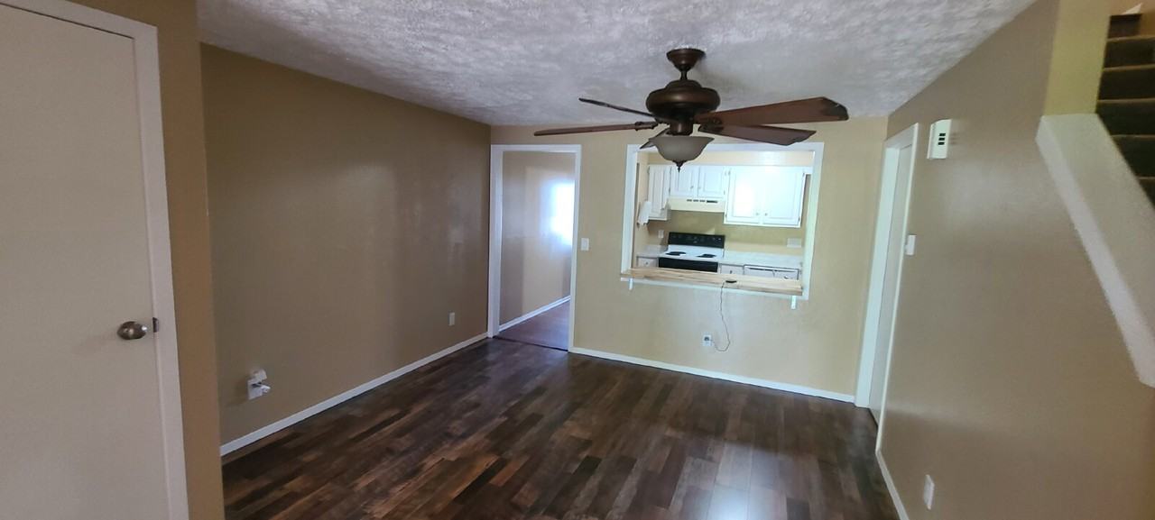 315 Meadow Ln - Photo 7 of 19