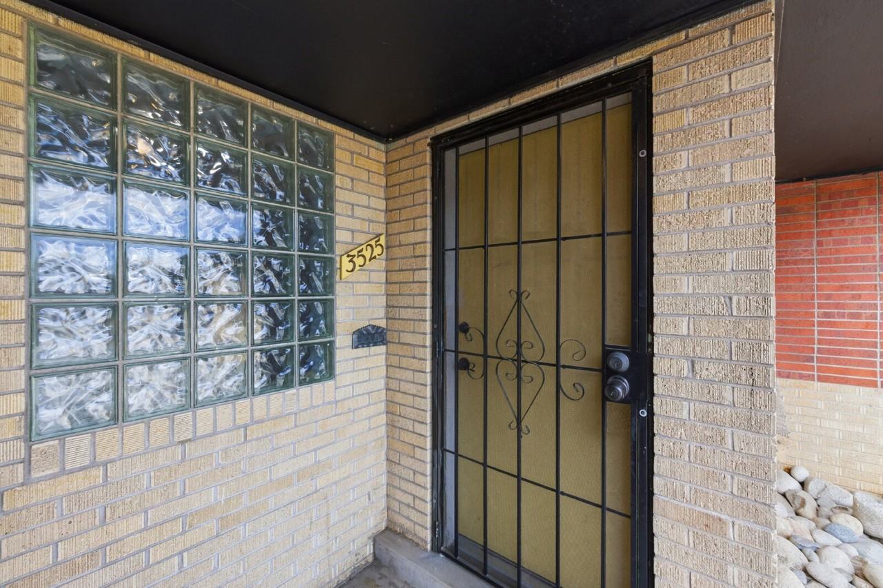 3525 Hudson St - Photo 2 of 16