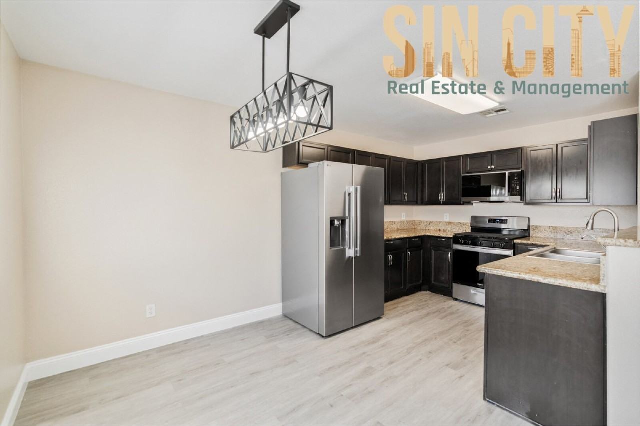 5022 Sapphire Light St - Photo 3 of 16