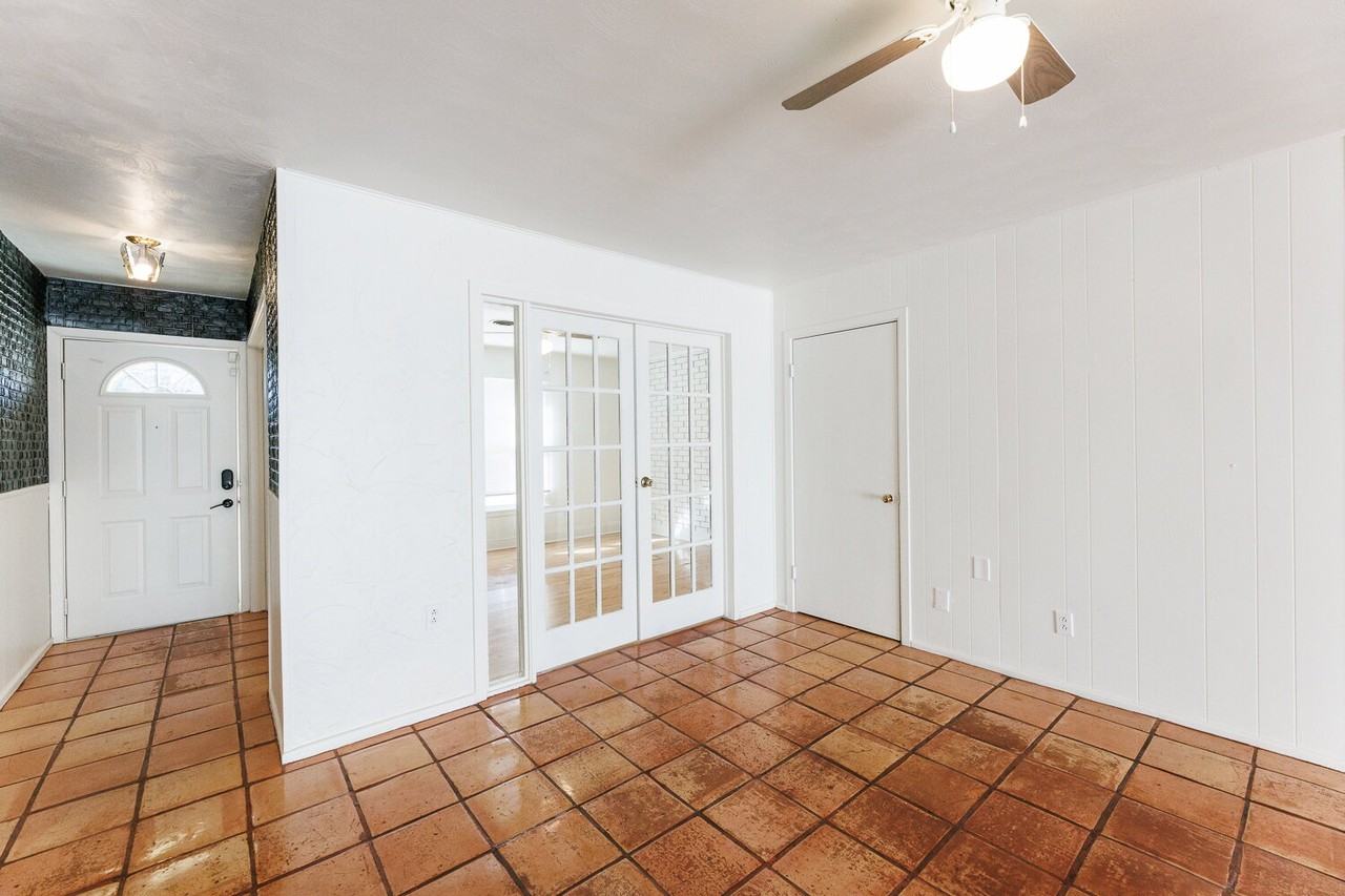 4714 46th St - Photo 3 of 50