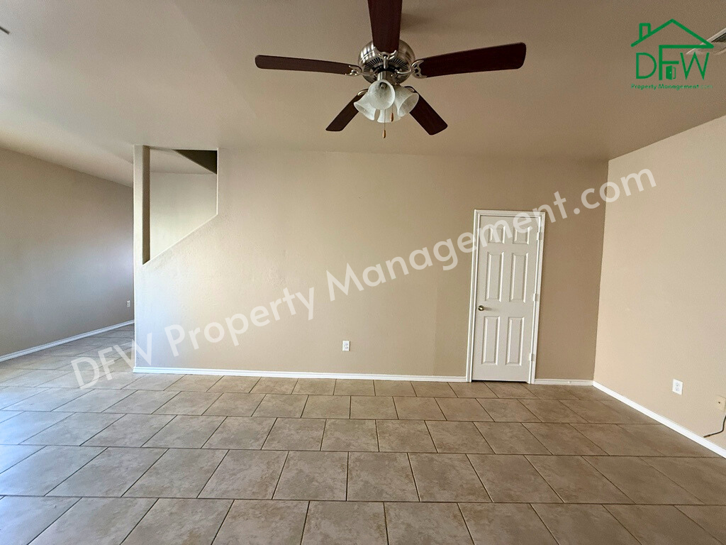 704 E College St - Photo 3 of 29