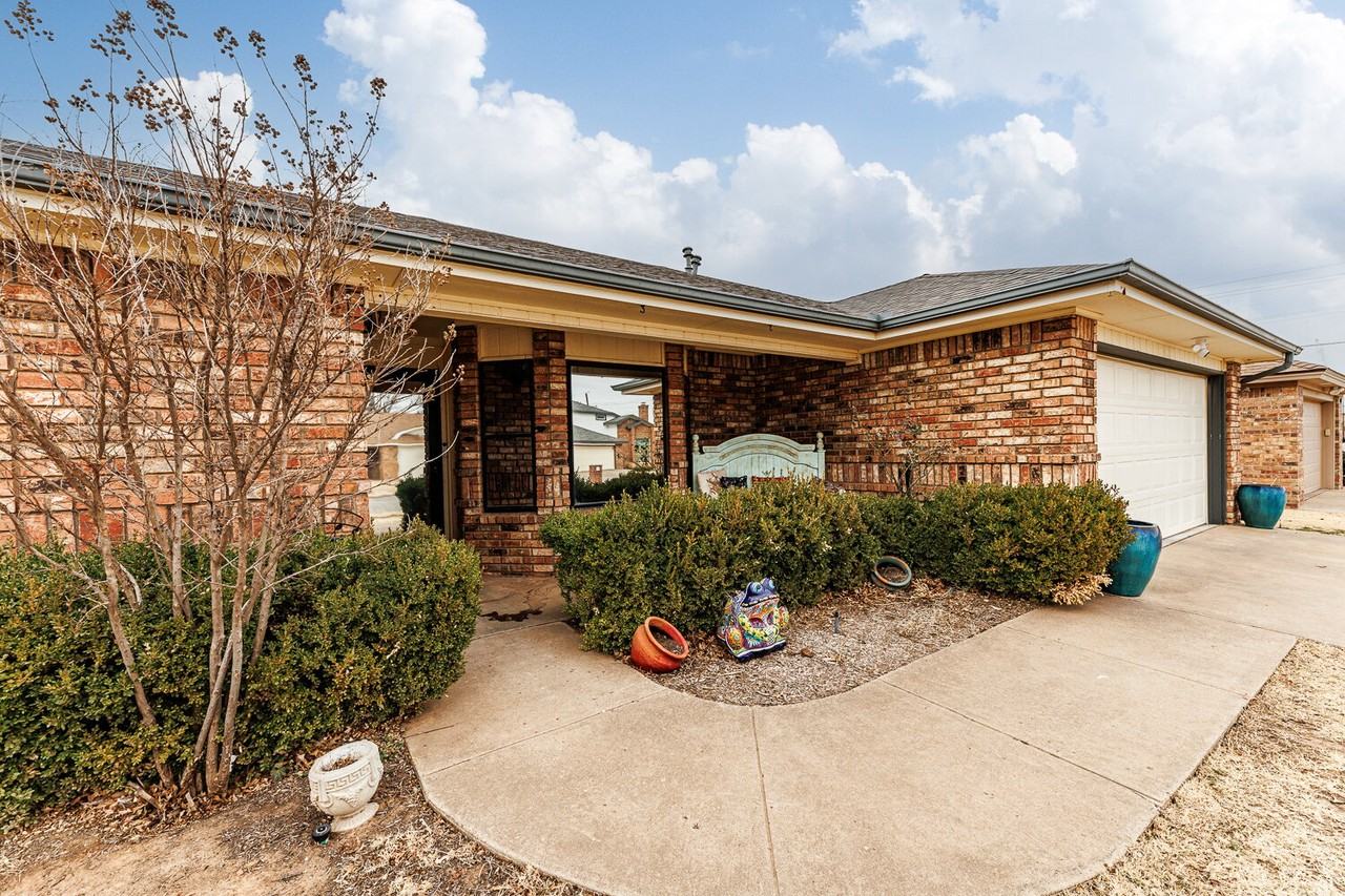 6037 72nd St - Photo 2 of 42