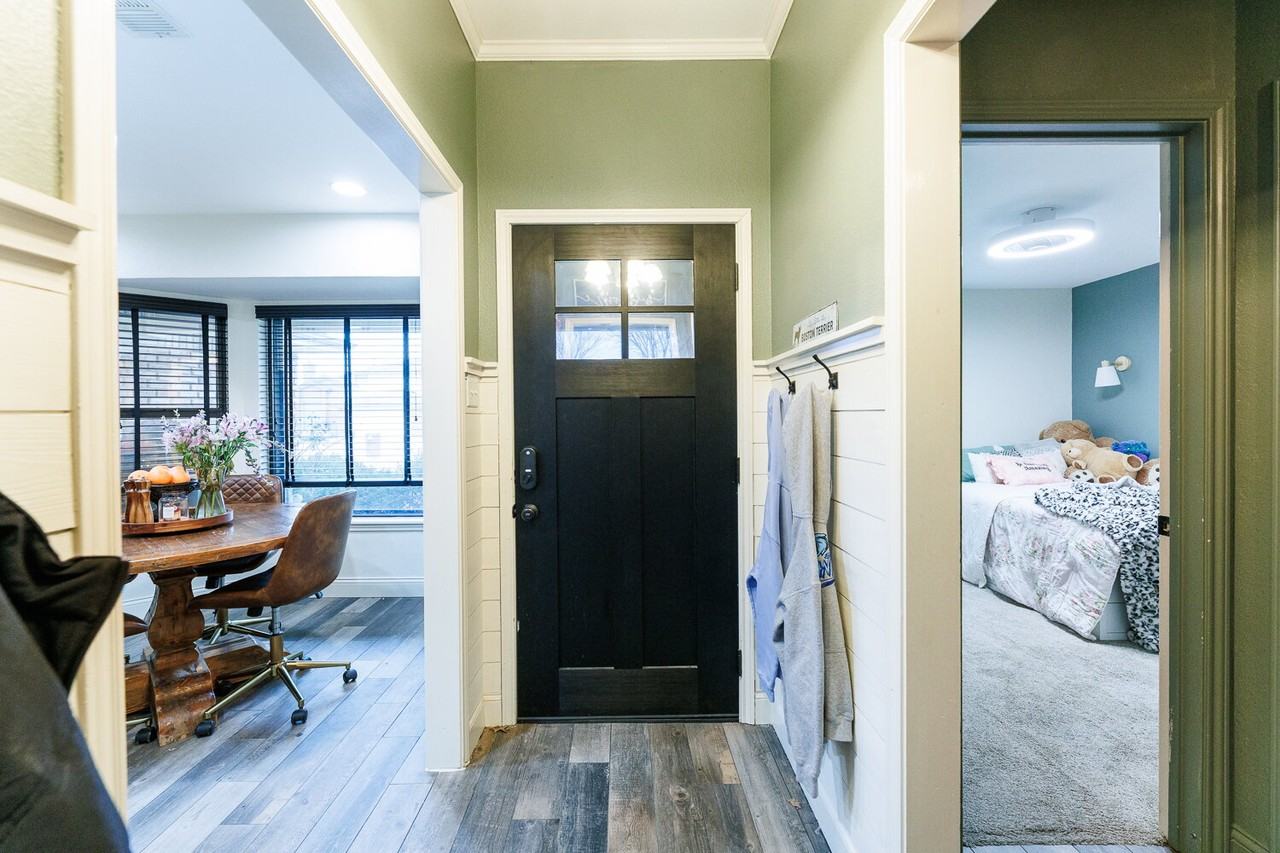 6037 72nd St - Photo 3 of 42