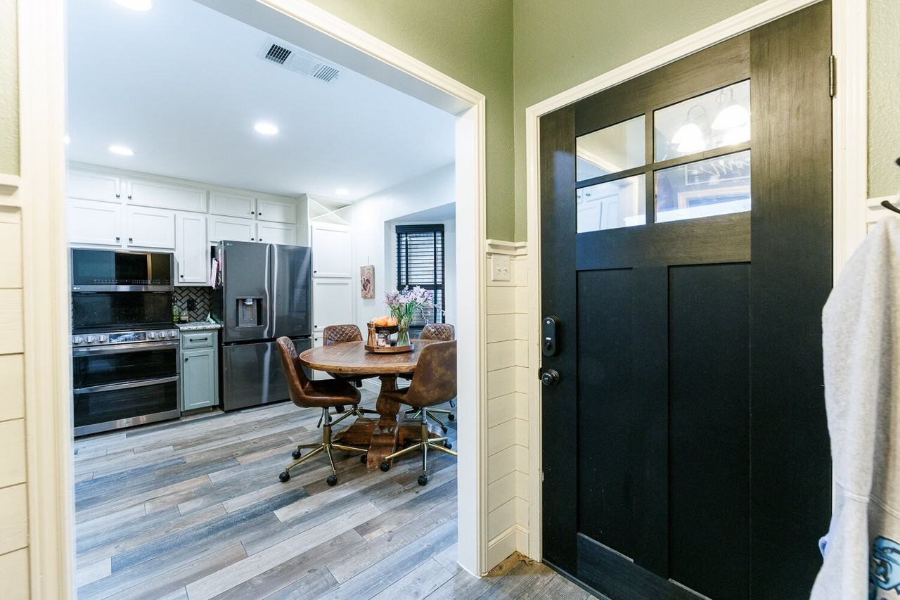 6037 72nd St - Photo 4 of 42