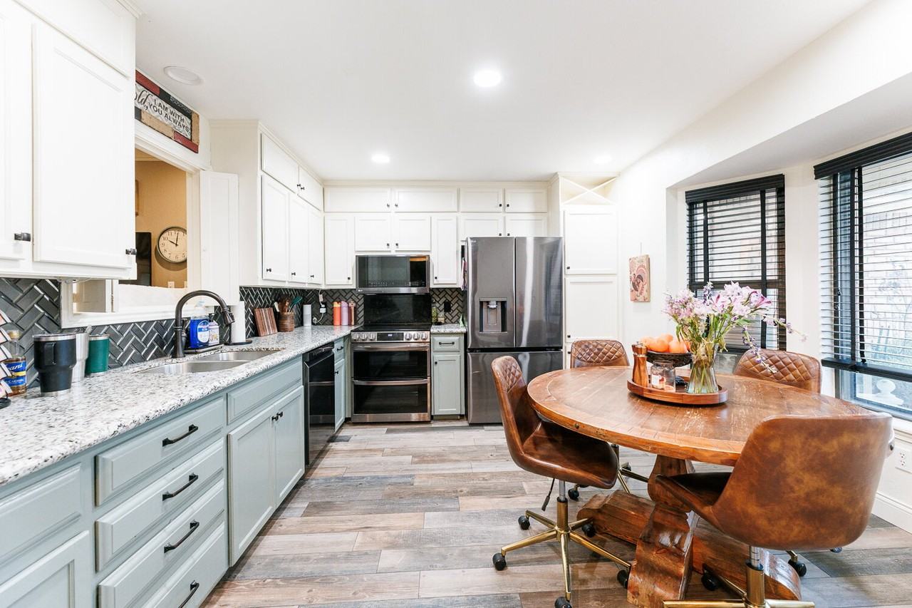 6037 72nd St - Photo 5 of 42