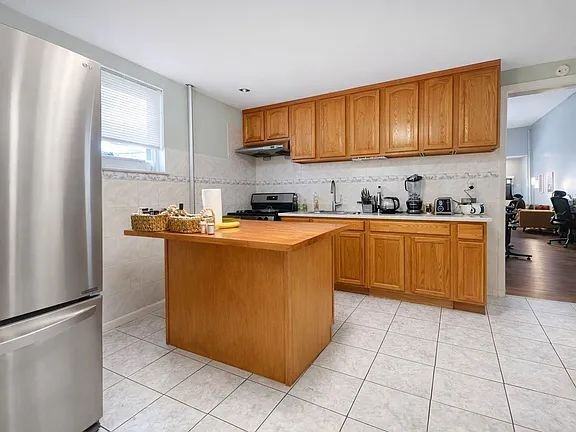 592 Evergreen Ave - Photo 2 of 7