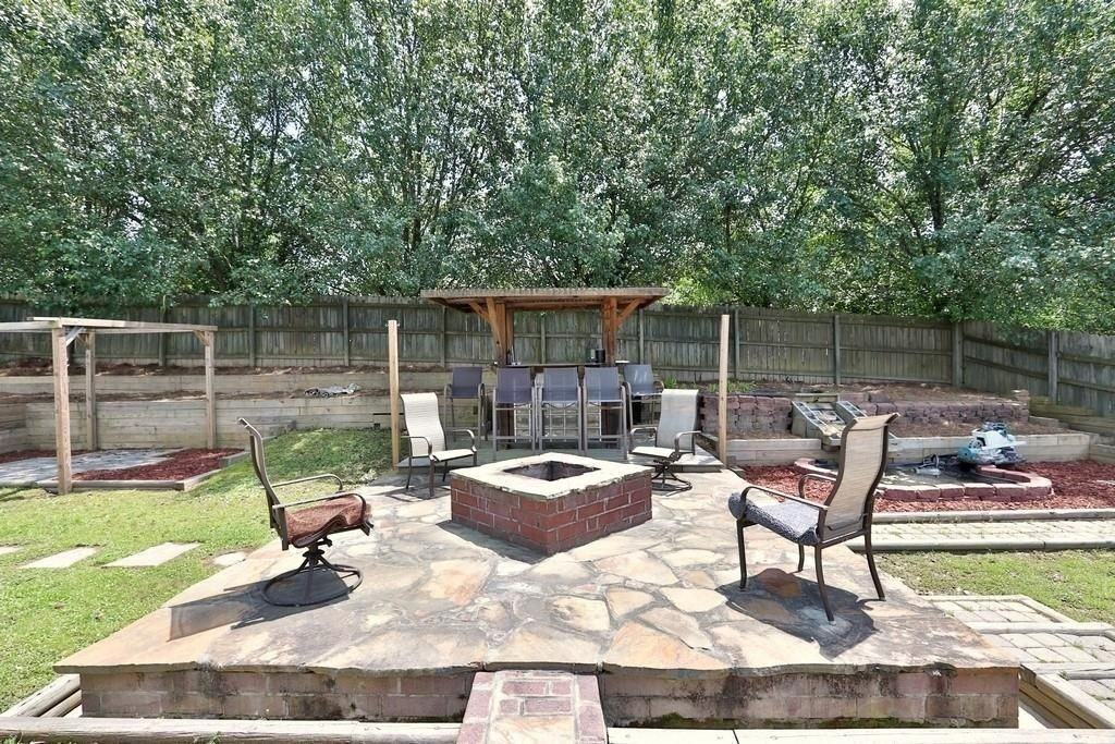 3151 Greenbrier Ct - Photo 4 of 16