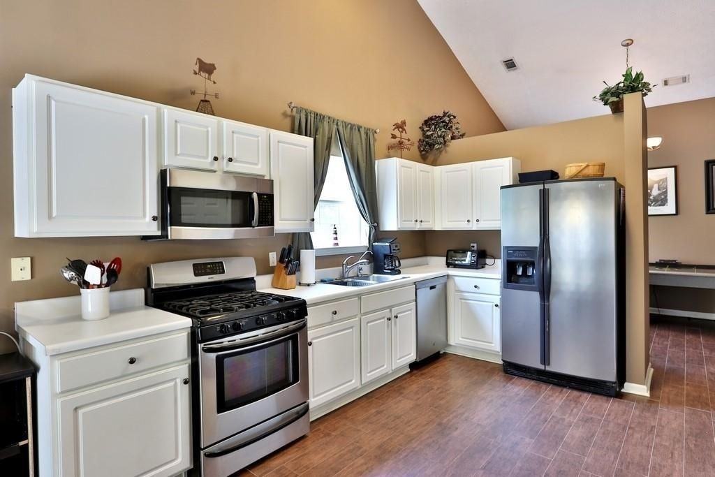 3151 Greenbrier Ct - Photo 6 of 16