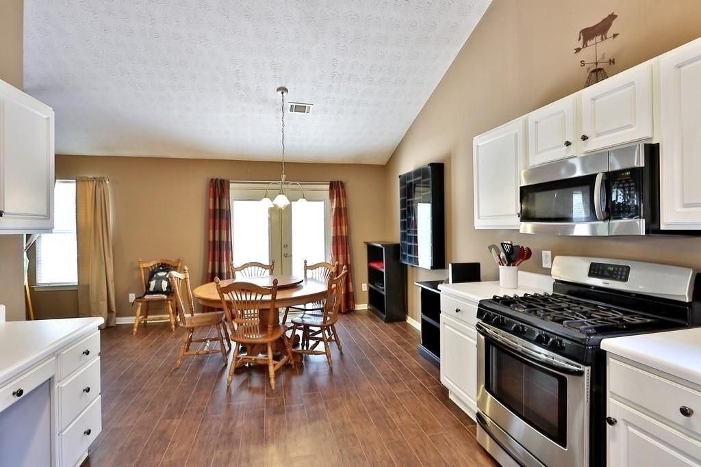 3151 Greenbrier Ct - Photo 7 of 16