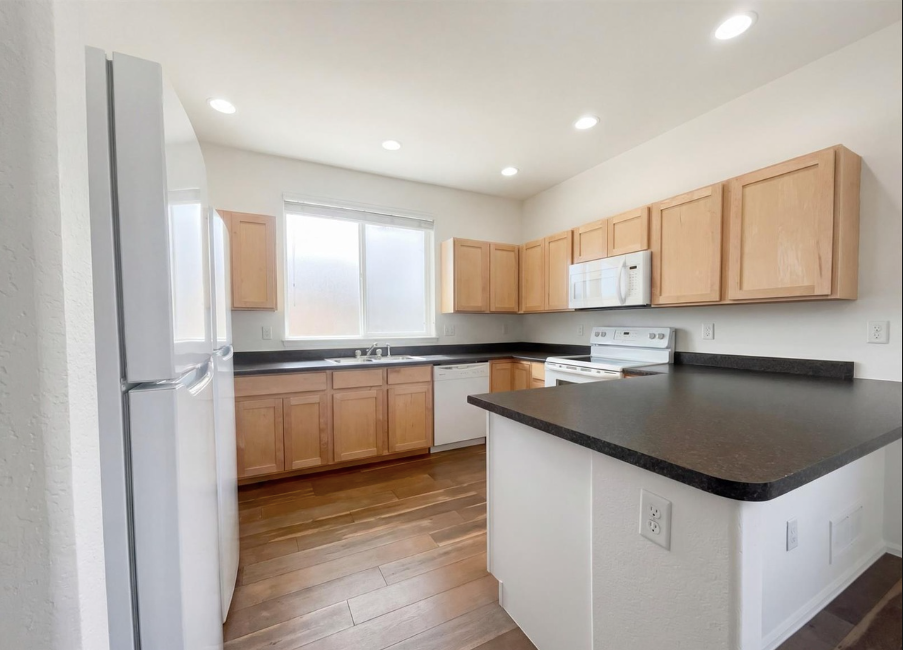 444 Stonebrook Dr - Photo 2 of 28