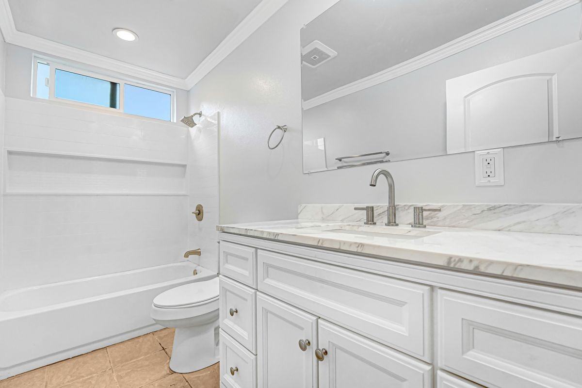 400 W 109th St - Photo 2 of 9