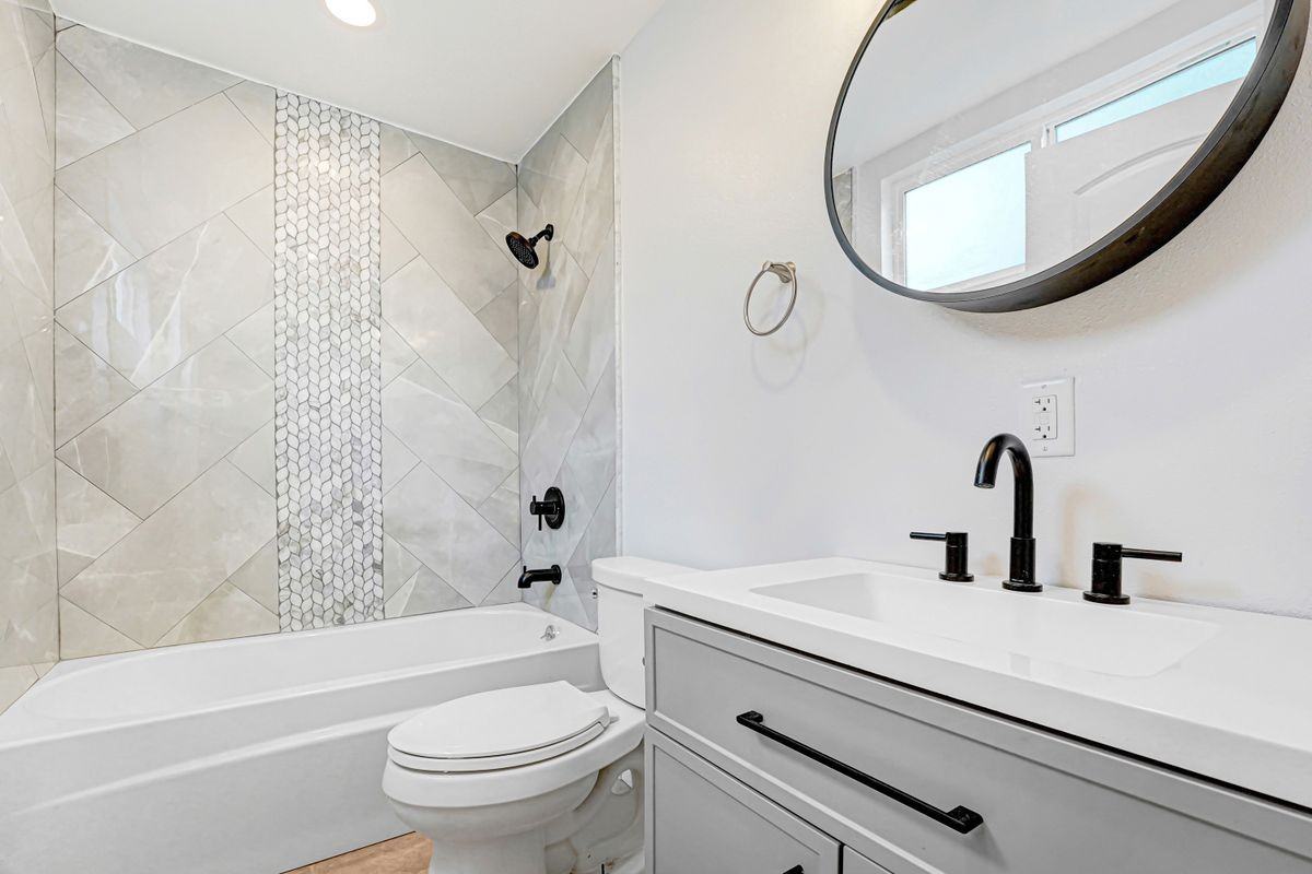 400 W 109th St - Photo 3 of 9