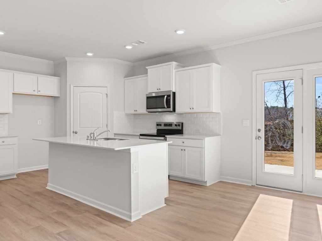 102 Hughes Place Dr - Photo 4 of 35