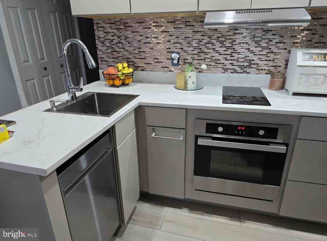 15305 Blacksmith Ter - Photo 3 of 11