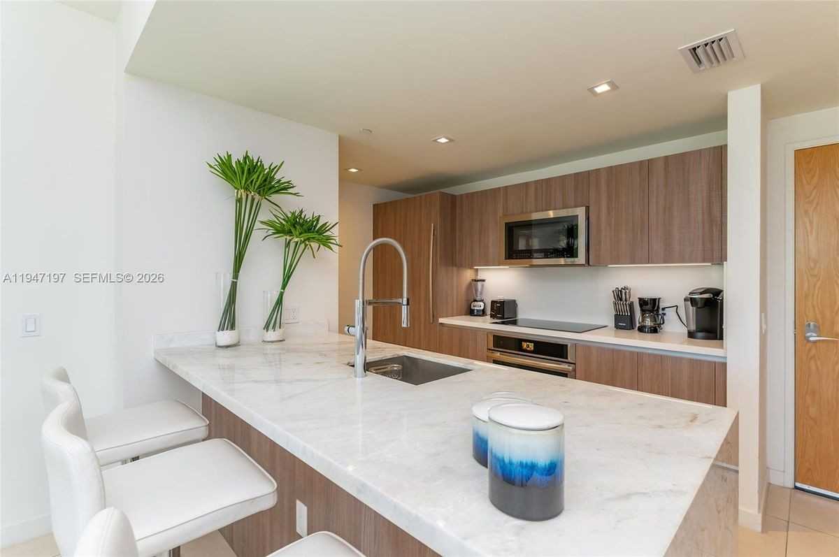 502 N Birch Rd - Photo 2 of 16